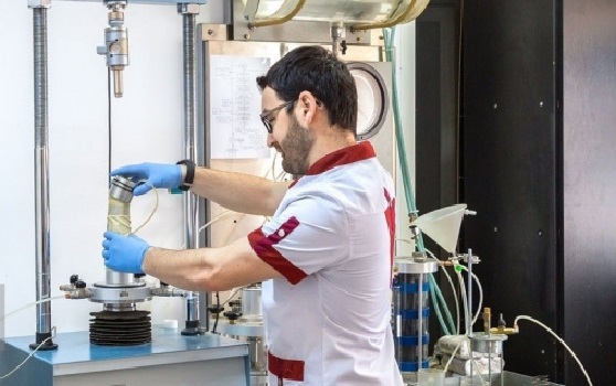 استخدام تکنسین آزمایشگاه خاک و بتن